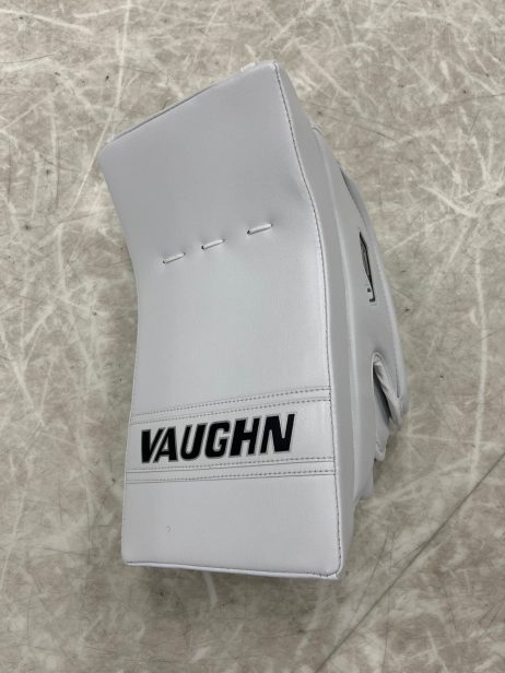 Vaughn Velocity V9 Pro Carbon Goalie Blocker - Image 6