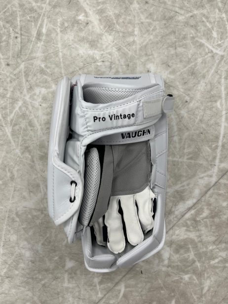 Vaughn Velocity V9 Pro Carbon Goalie Blocker - Image 10