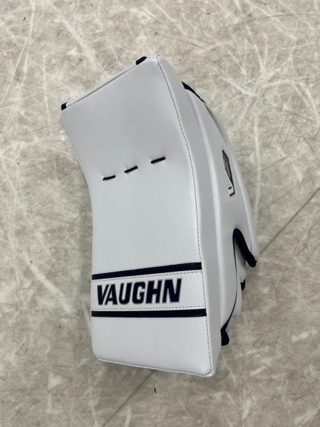 Vaughn Velocity V9 Pro Carbon Goalie Blocker - Image 9