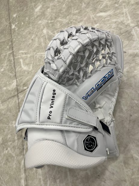 Vaughn Velocity V9 Pro Carbon Goalie Catcher - Image 15