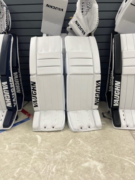 Vaughn Velocity V9 Carbon Pro Goalie Leg Pads - Image 7