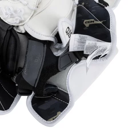 CCM Axis 2.5 Junior Goalie Catch Glove - Image 4